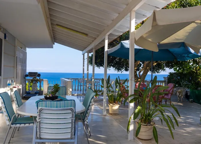 Pansion L'antic Koróni